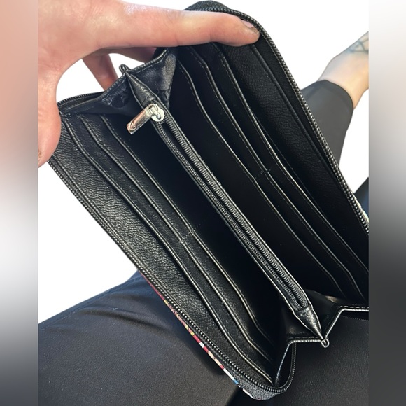 ULTRA RARE Alice in wonderland disney loungefly wallet
NWOT - Picture 4 of 5